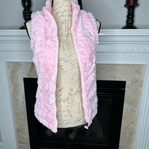 The North Face reversible puffer vest - Picture 4 of 9